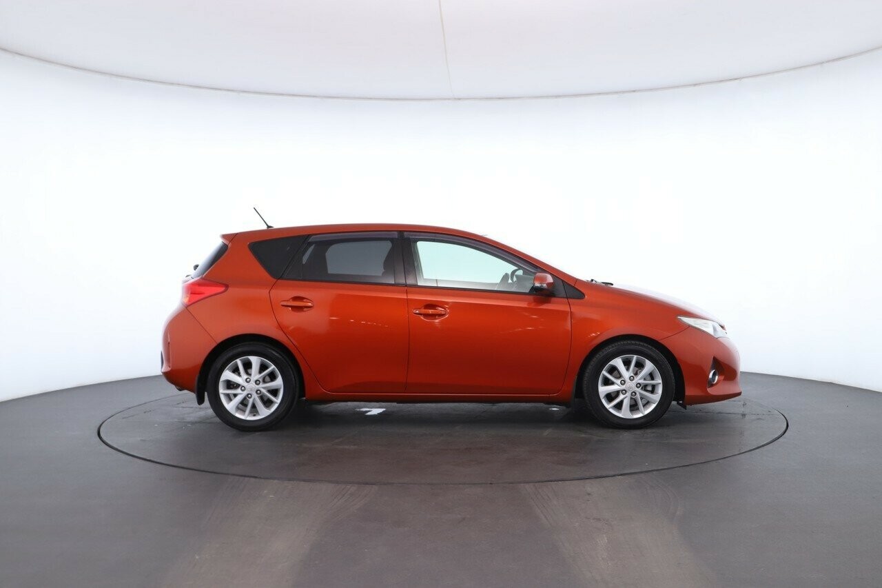 Toyota Corolla image 2