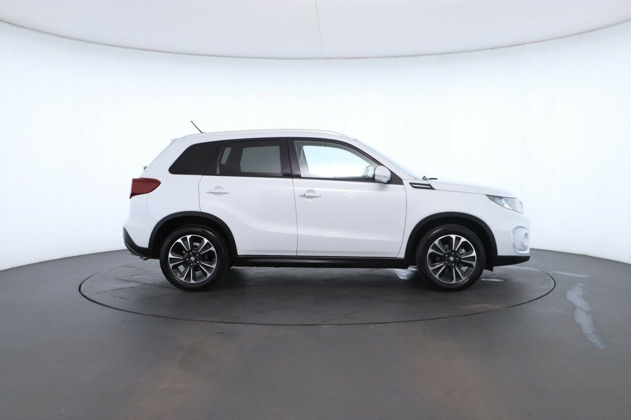 Suzuki Vitara image 2