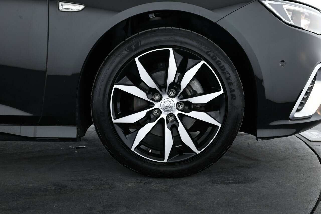 Holden Commodore image 3