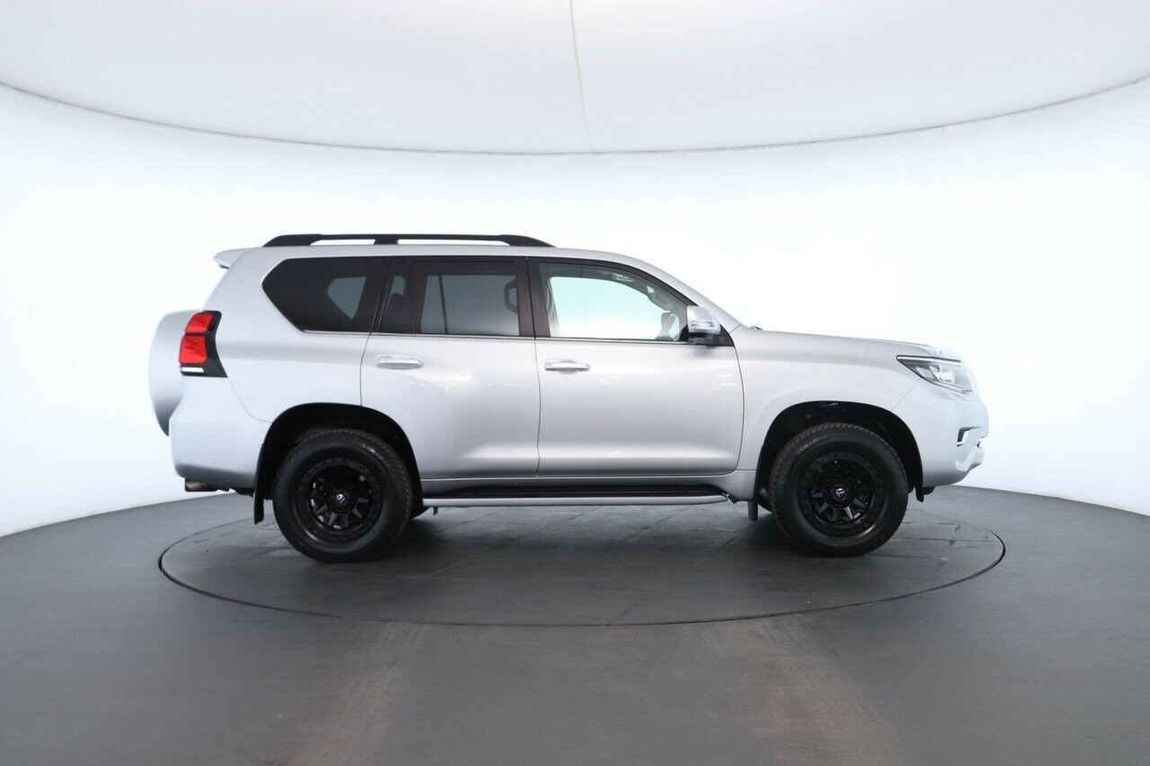 Toyota Landcruiser Prado image 2