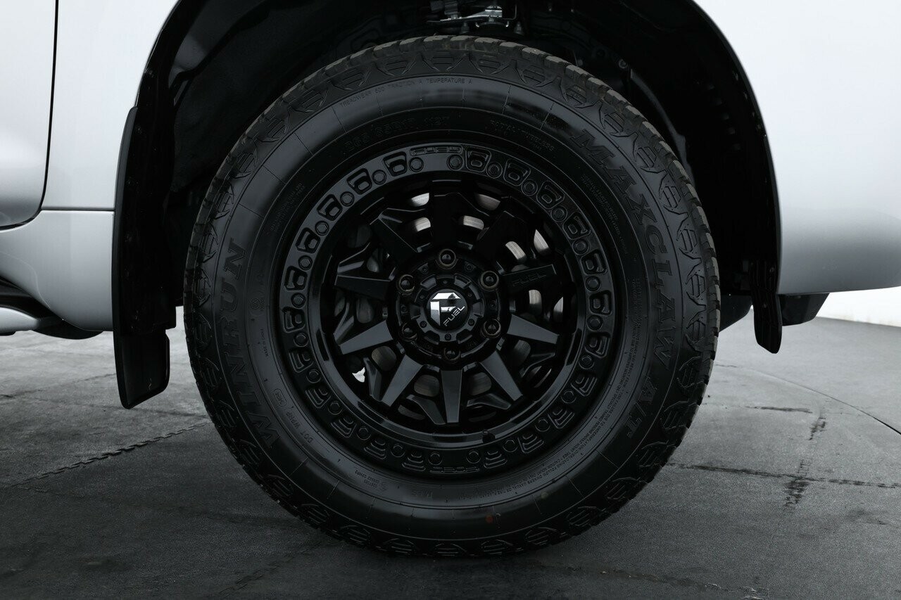 Toyota Landcruiser Prado image 3