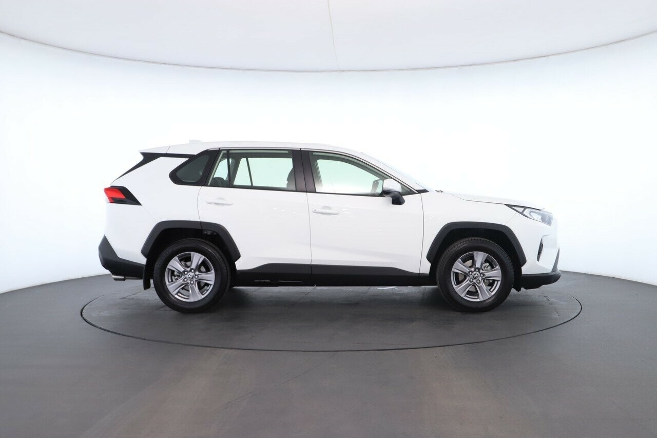 Toyota Rav4 image 2