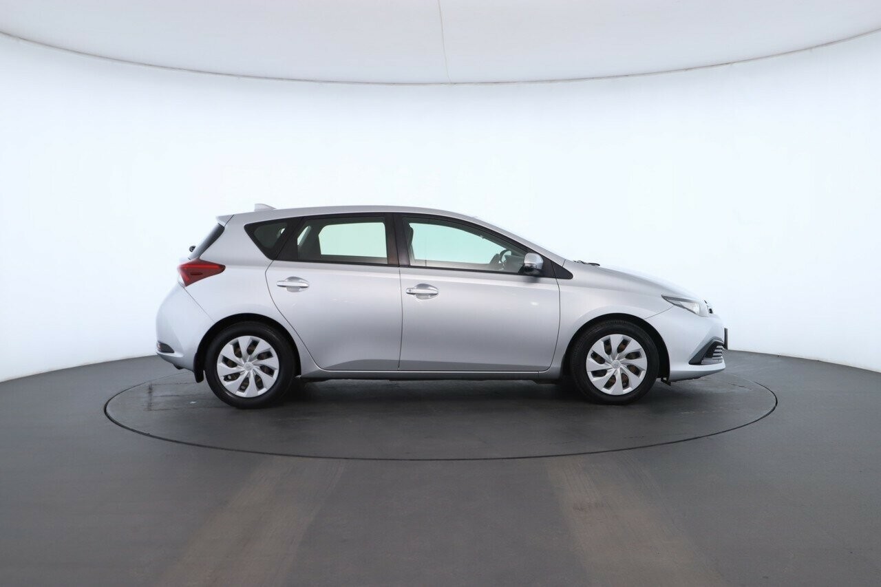 Toyota Corolla image 2