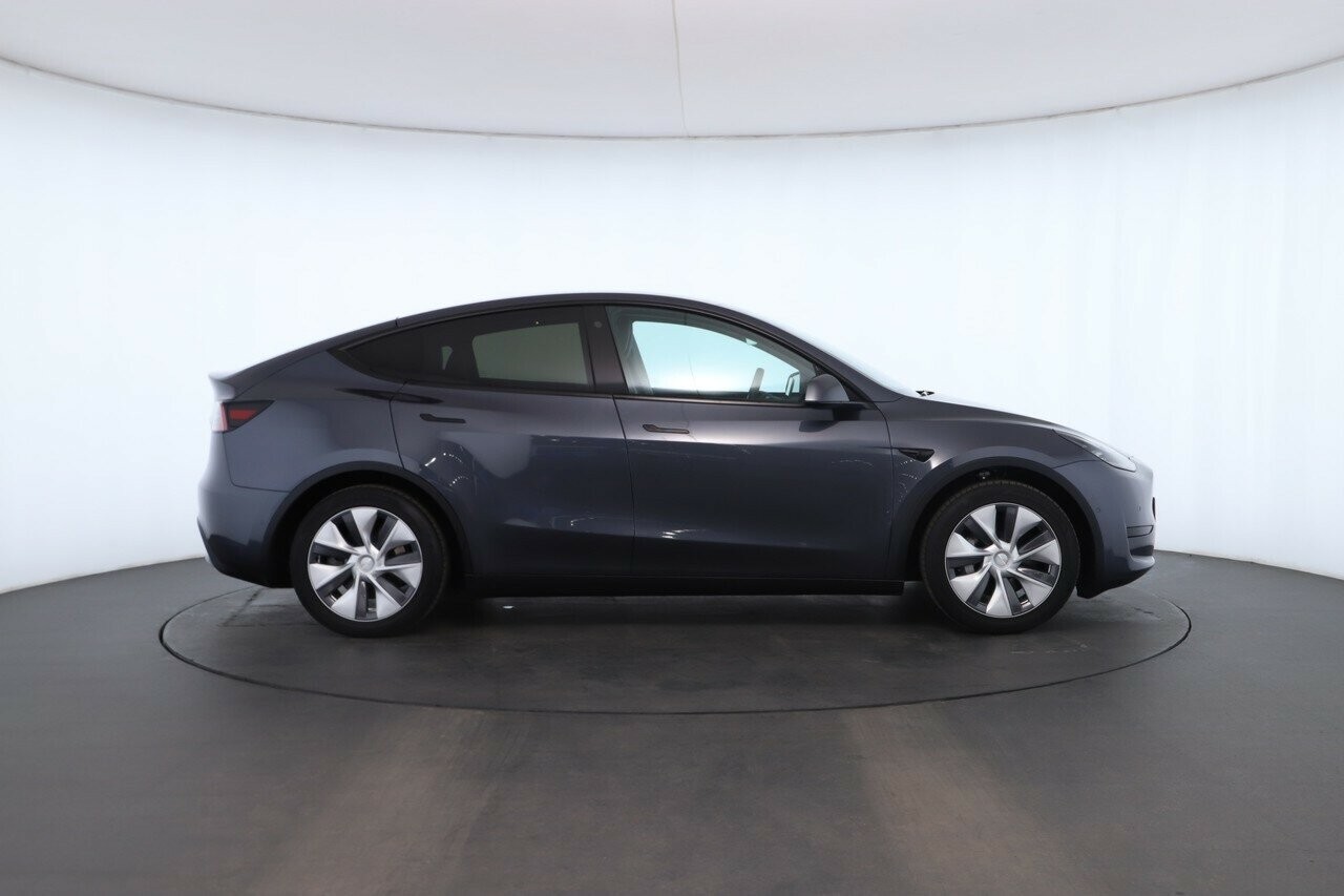 Tesla Model Y image 2