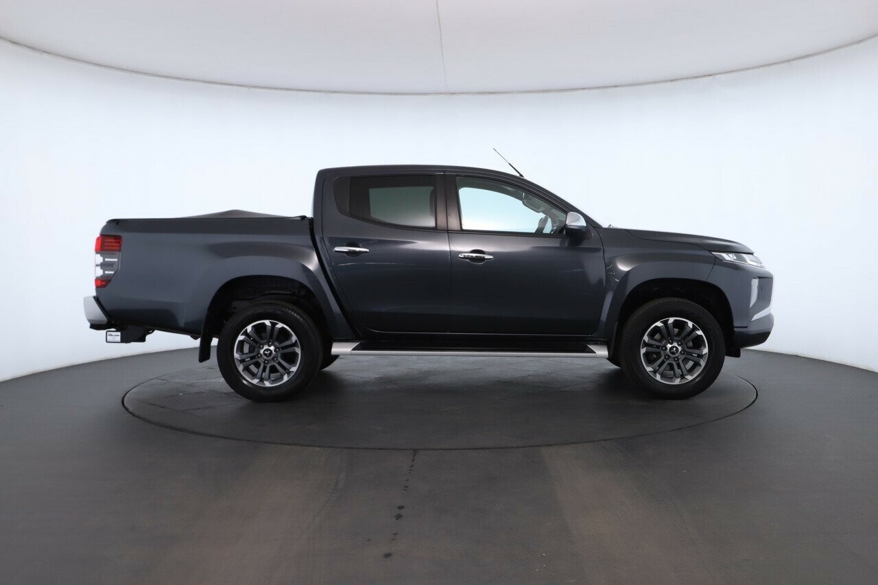 Mitsubishi Triton image 2