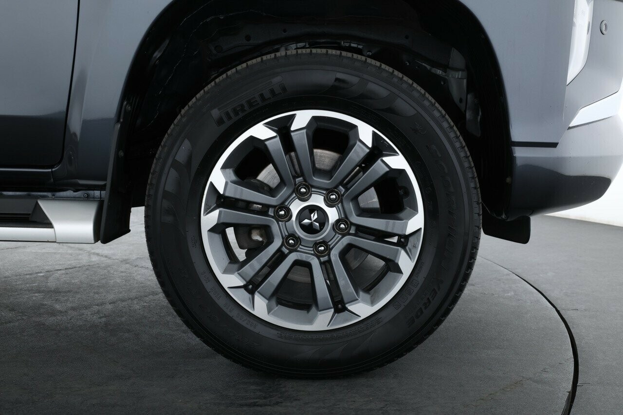 Mitsubishi Triton image 3