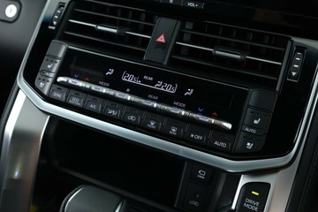 https://vehicle-cdn.autoleague.cloud/30351_61036341_27.jpg