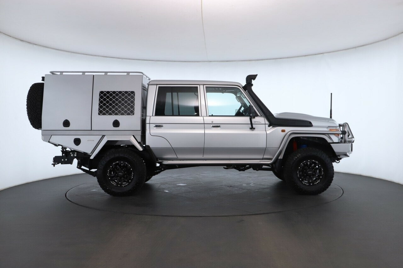 Toyota Landcruiser image 2