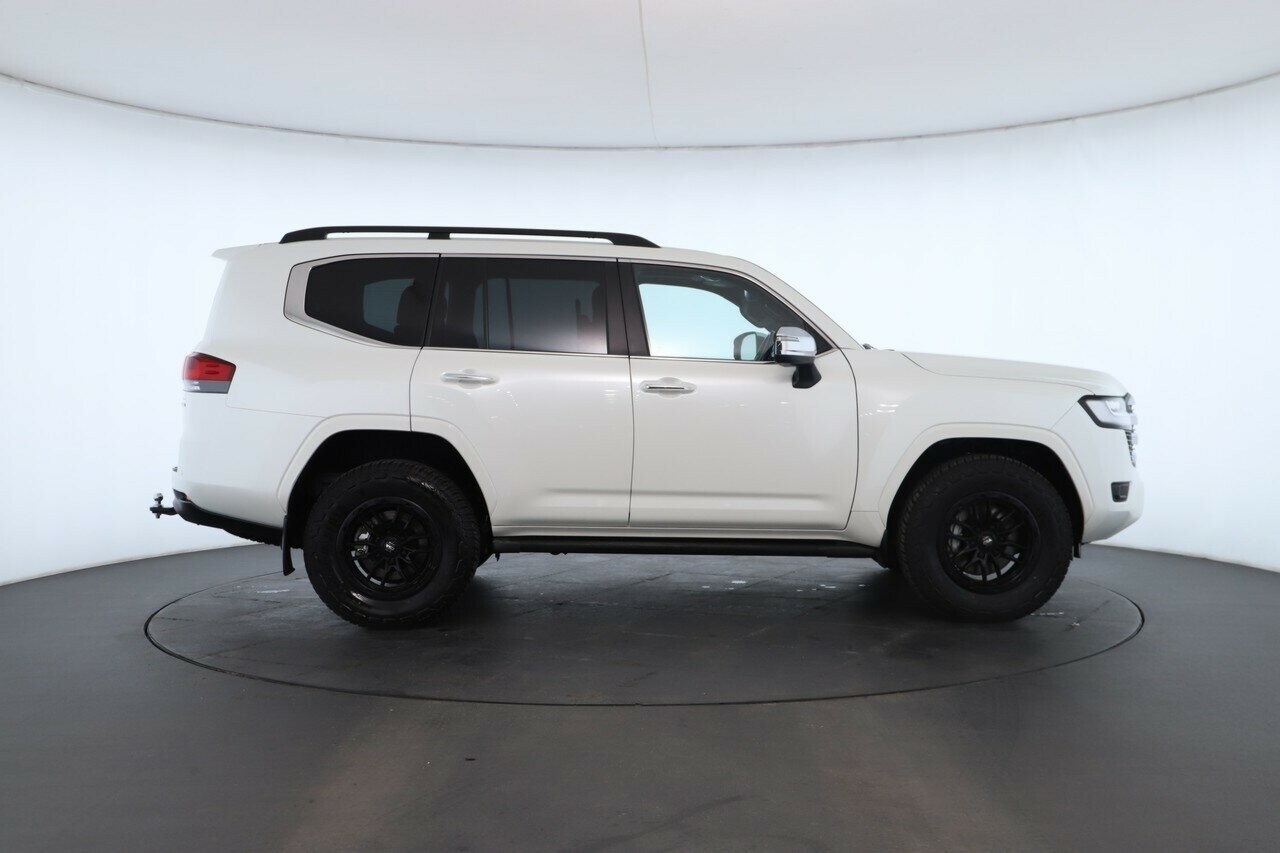 Toyota Landcruiser image 2