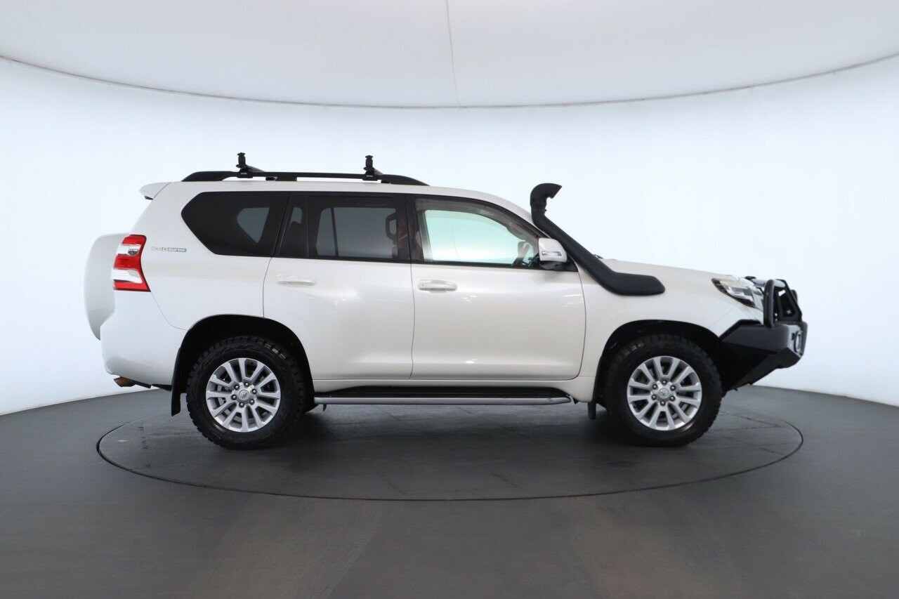 Toyota Landcruiser Prado image 3