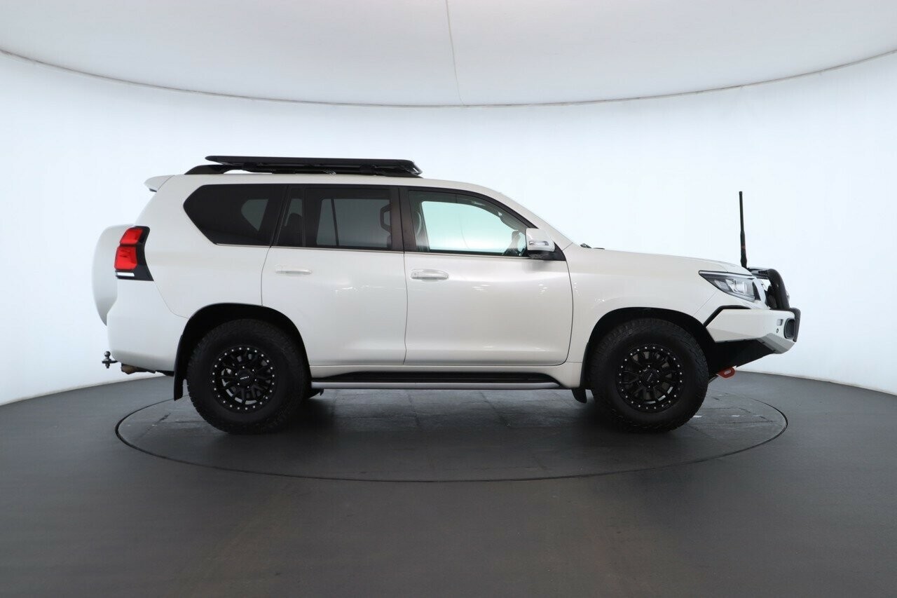 Toyota Landcruiser Prado image 2