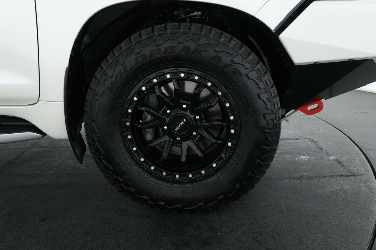 Toyota Landcruiser Prado image 3
