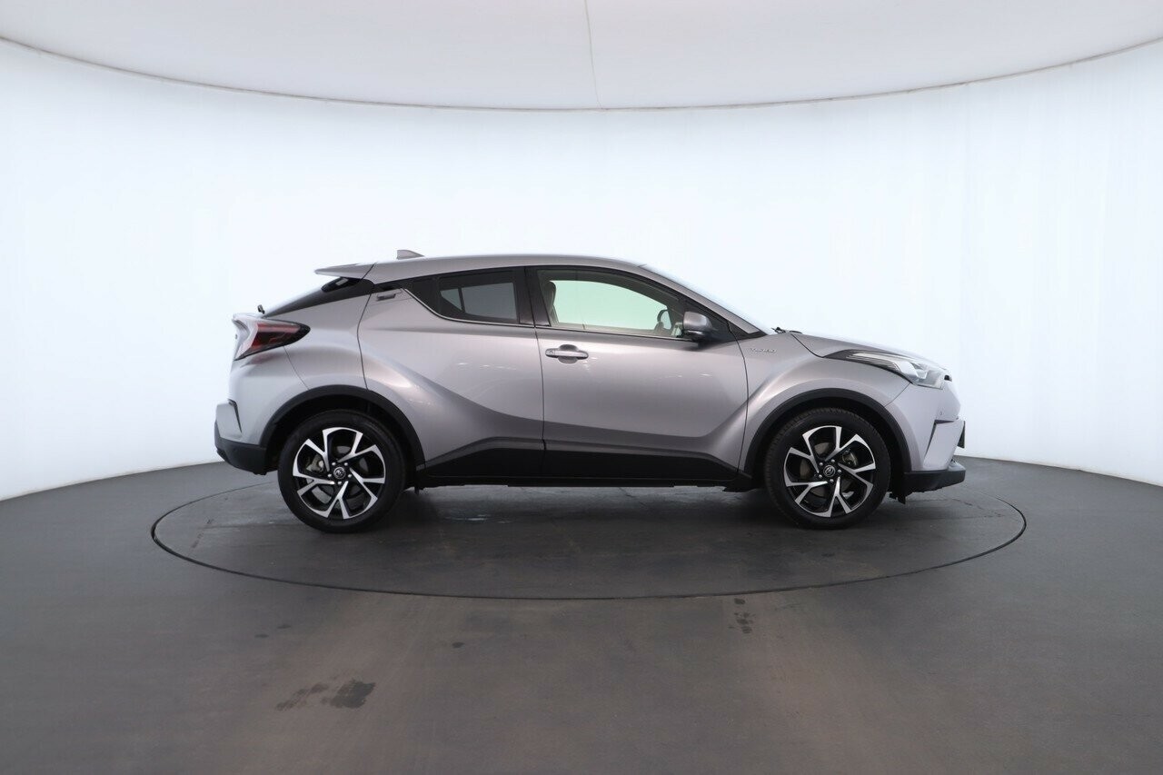 Toyota C-hr image 2