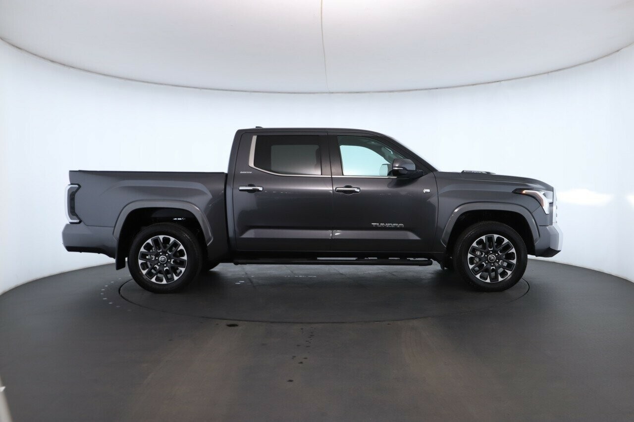 Toyota Tundra image 2