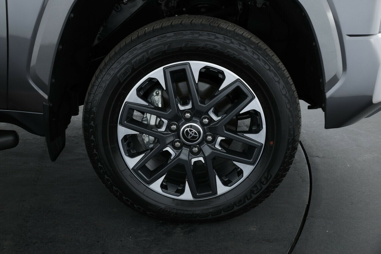 Toyota Tundra image 3