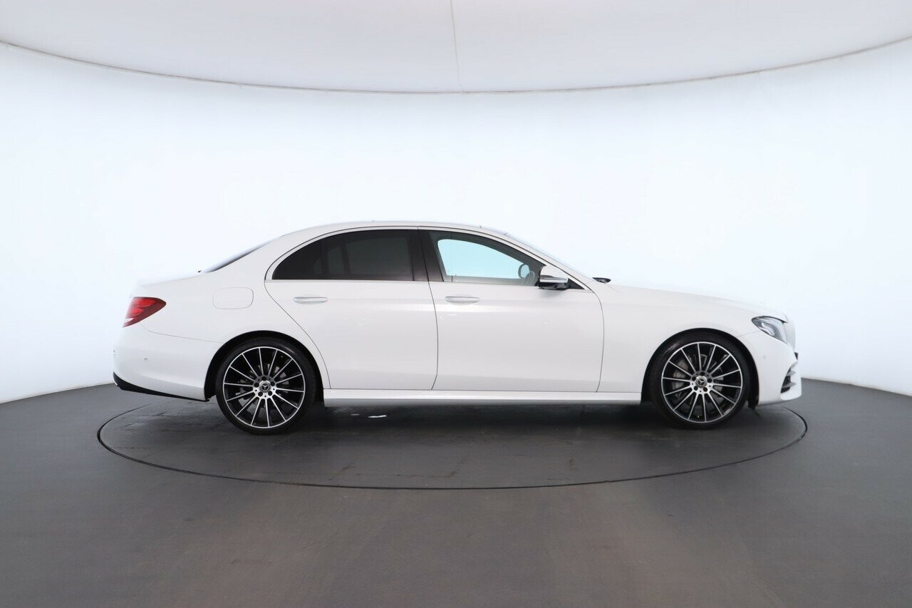 Mercedes Benz E-class image 2