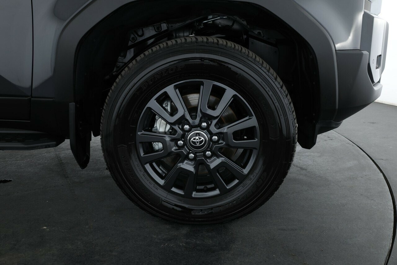 Toyota Landcruiser Prado image 3