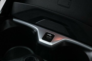 https://vehicle-cdn.autoleague.cloud/30351_61036710_27.jpg