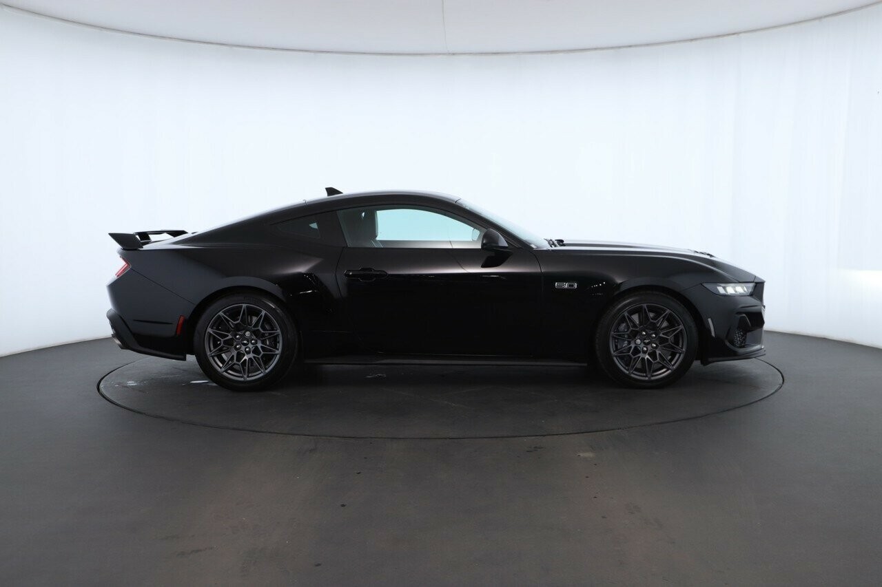 Ford Mustang image 2