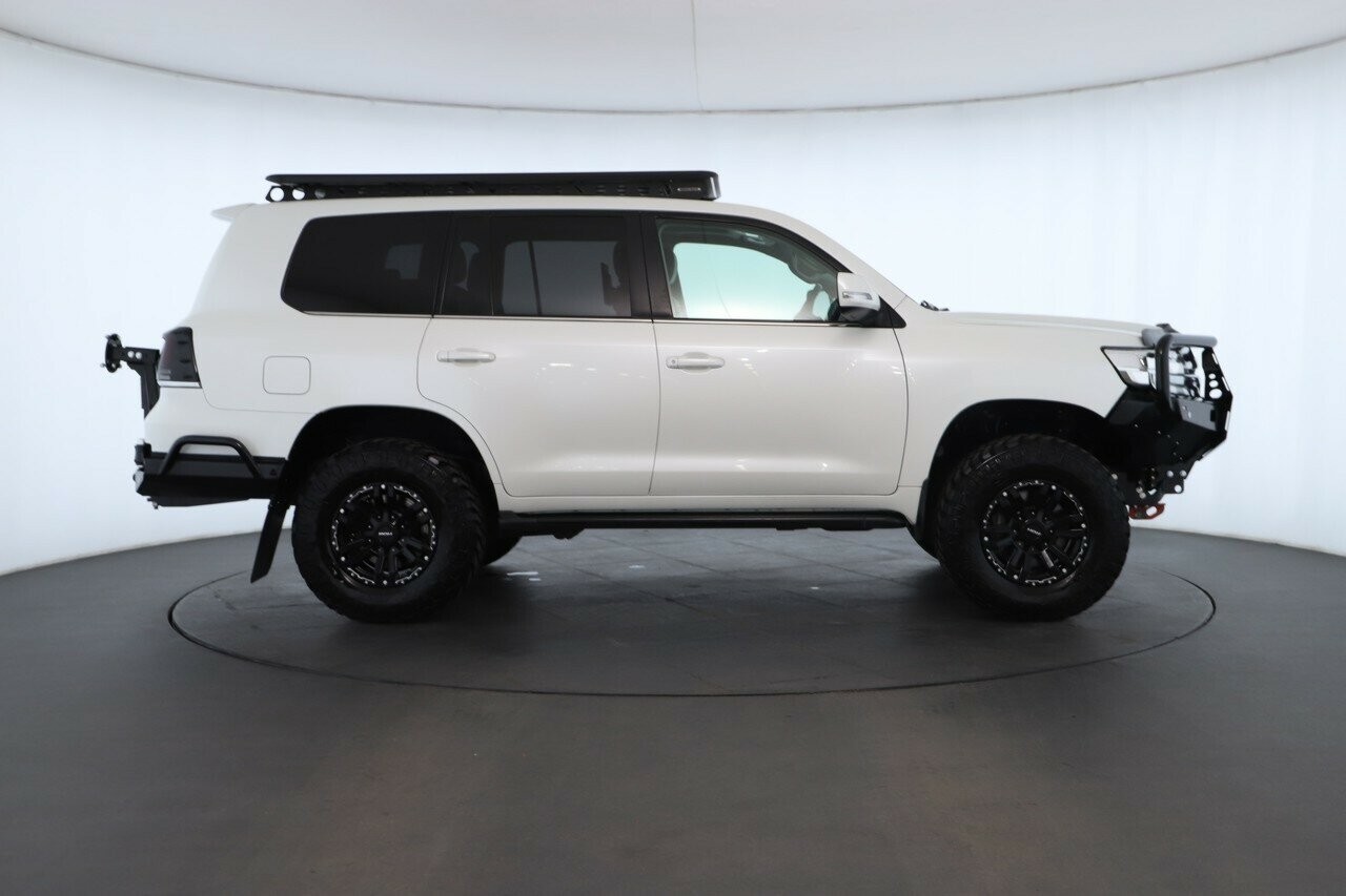 Toyota Landcruiser image 2