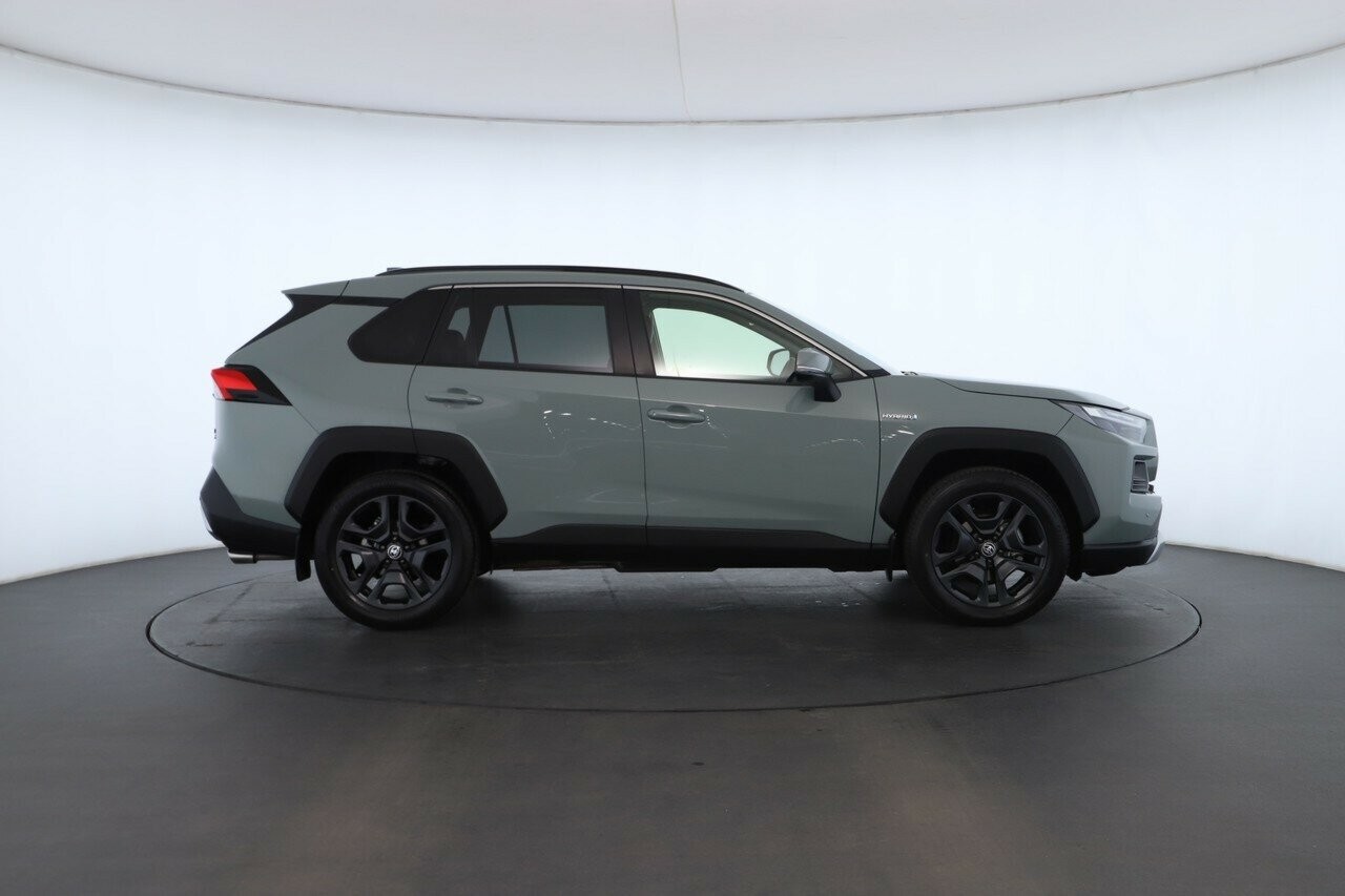 Toyota Rav4 image 2