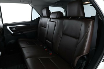 https://vehicle-cdn.autoleague.cloud/30351_61036932_33.jpg