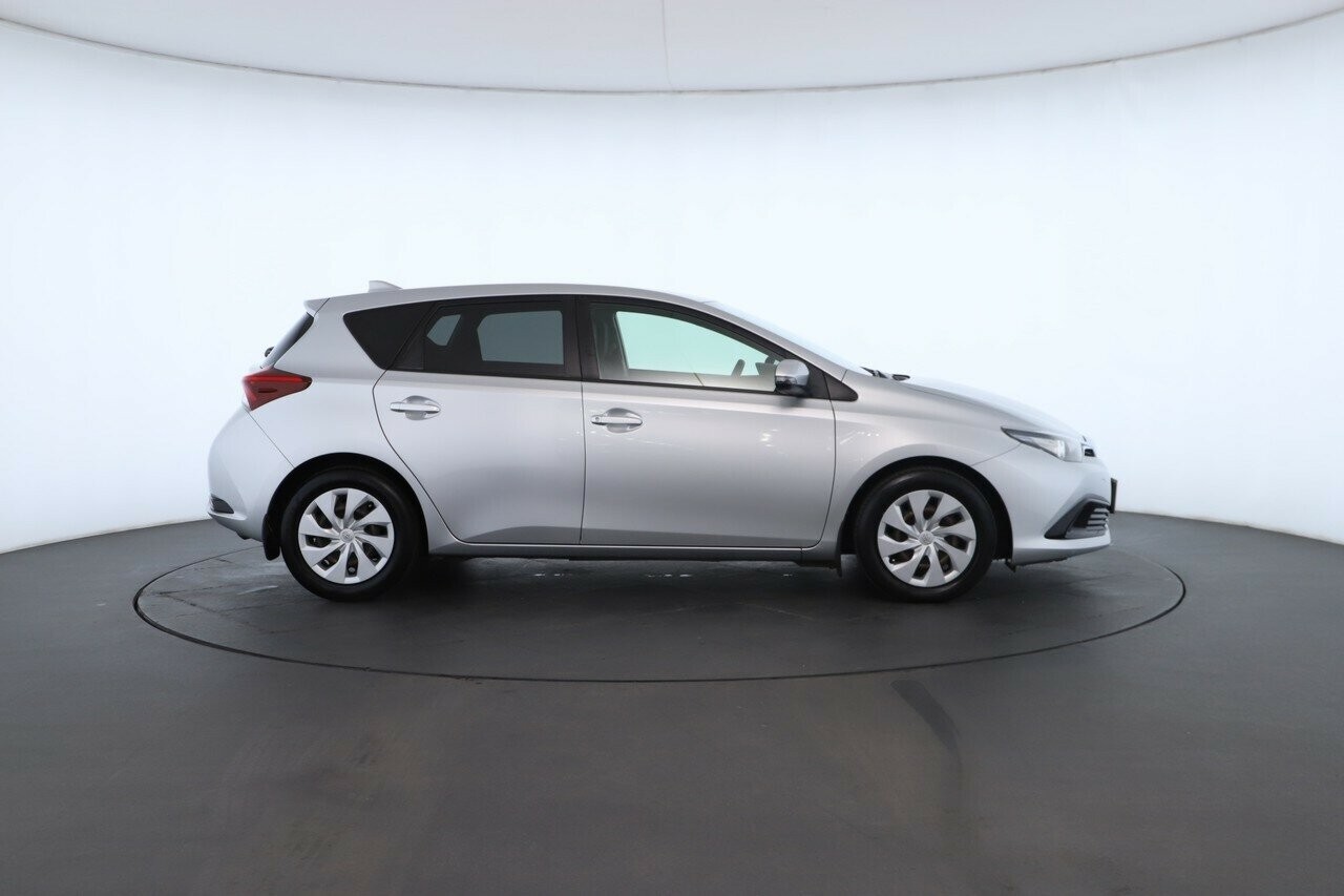 Toyota Corolla image 2