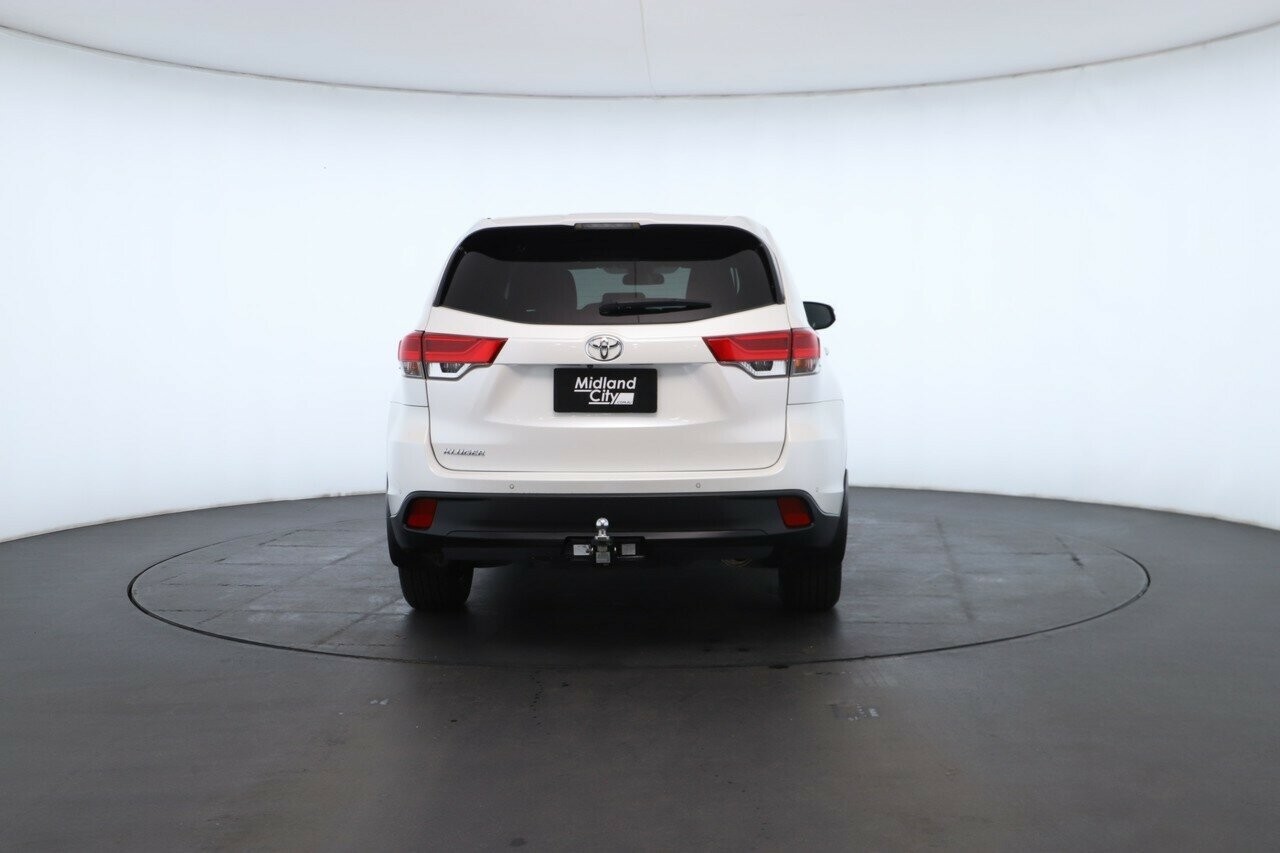 Toyota Kluger image 2