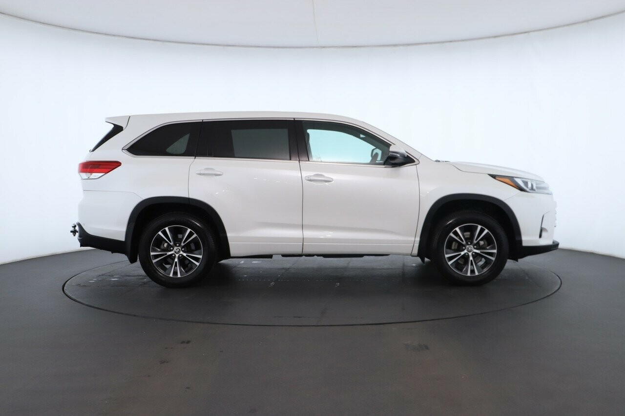 Toyota Kluger image 3