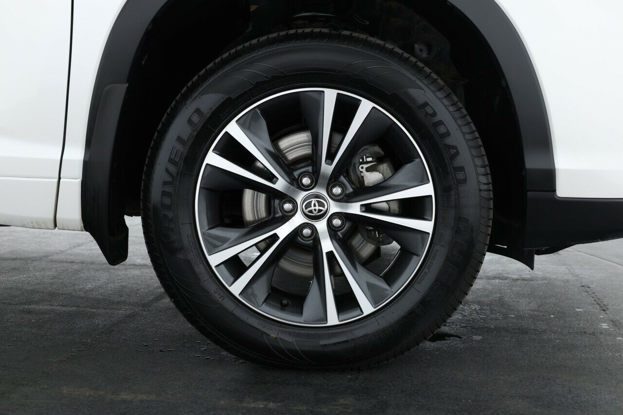 Toyota Kluger image 4