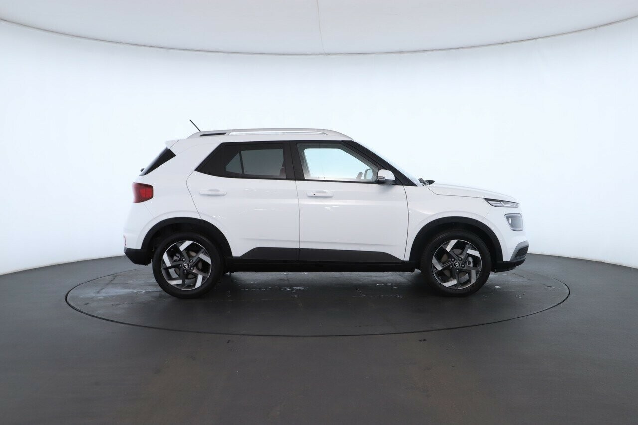 Hyundai Venue image 2