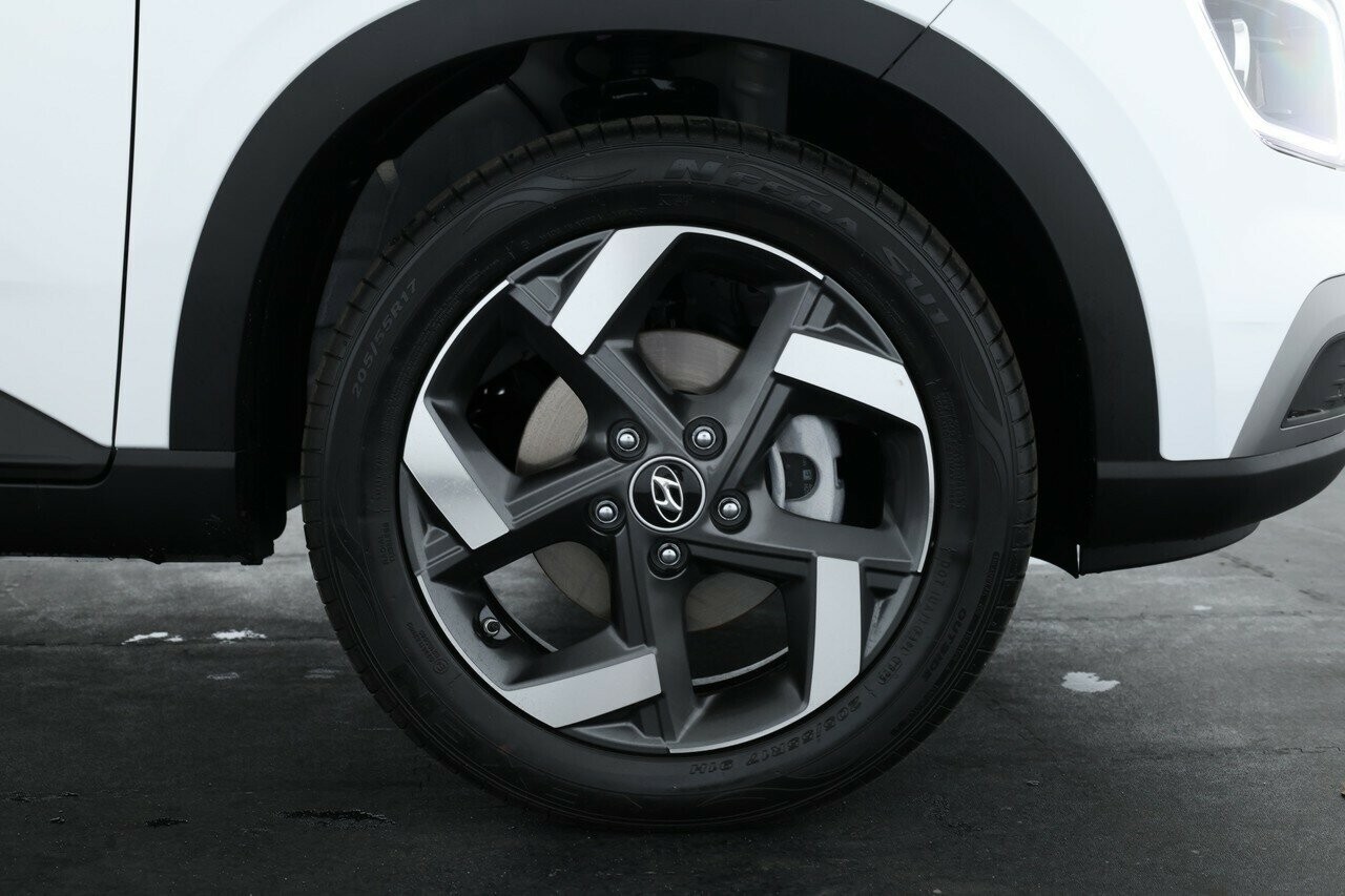 Hyundai Venue image 3