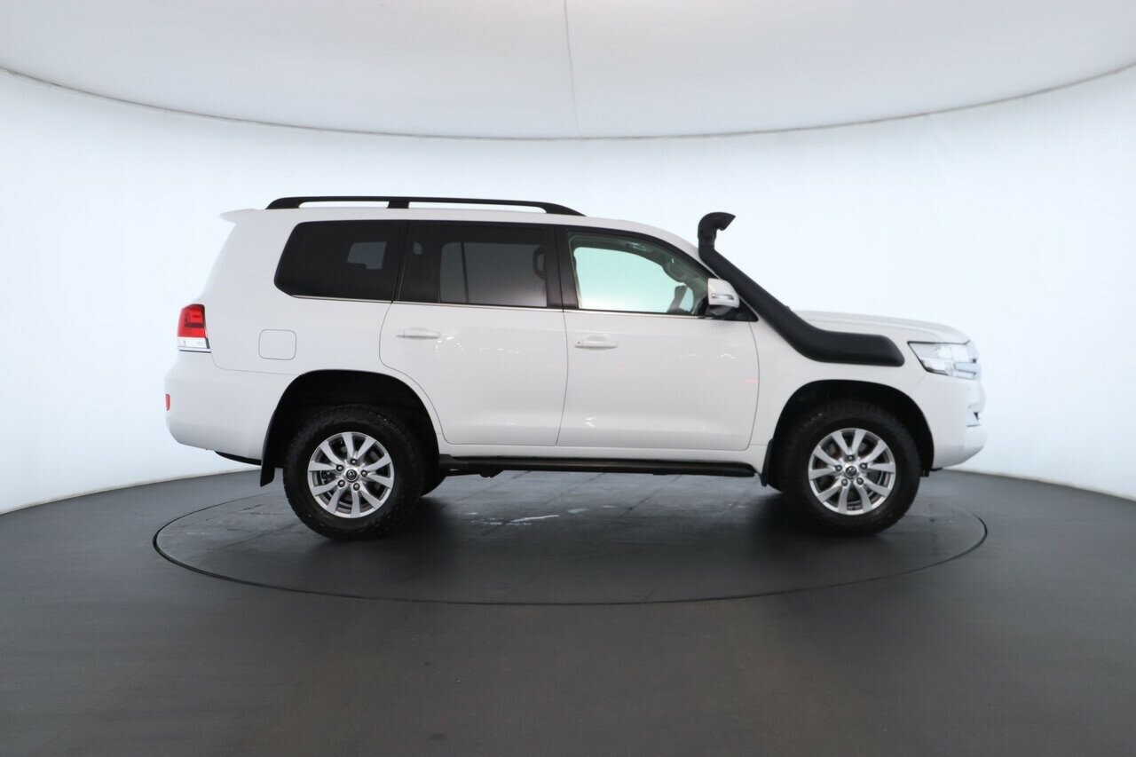Toyota Landcruiser image 2