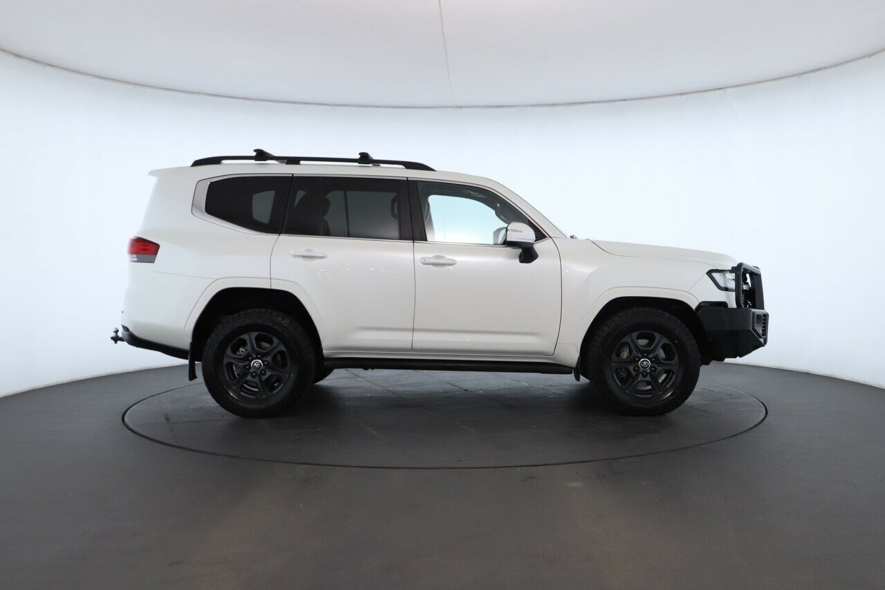Toyota Landcruiser image 2