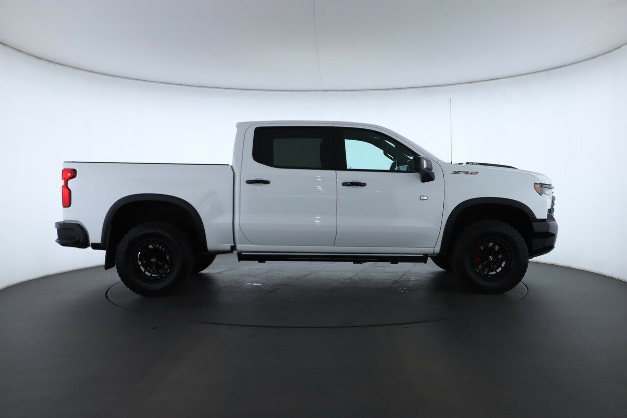 Chevrolet Silverado image 2