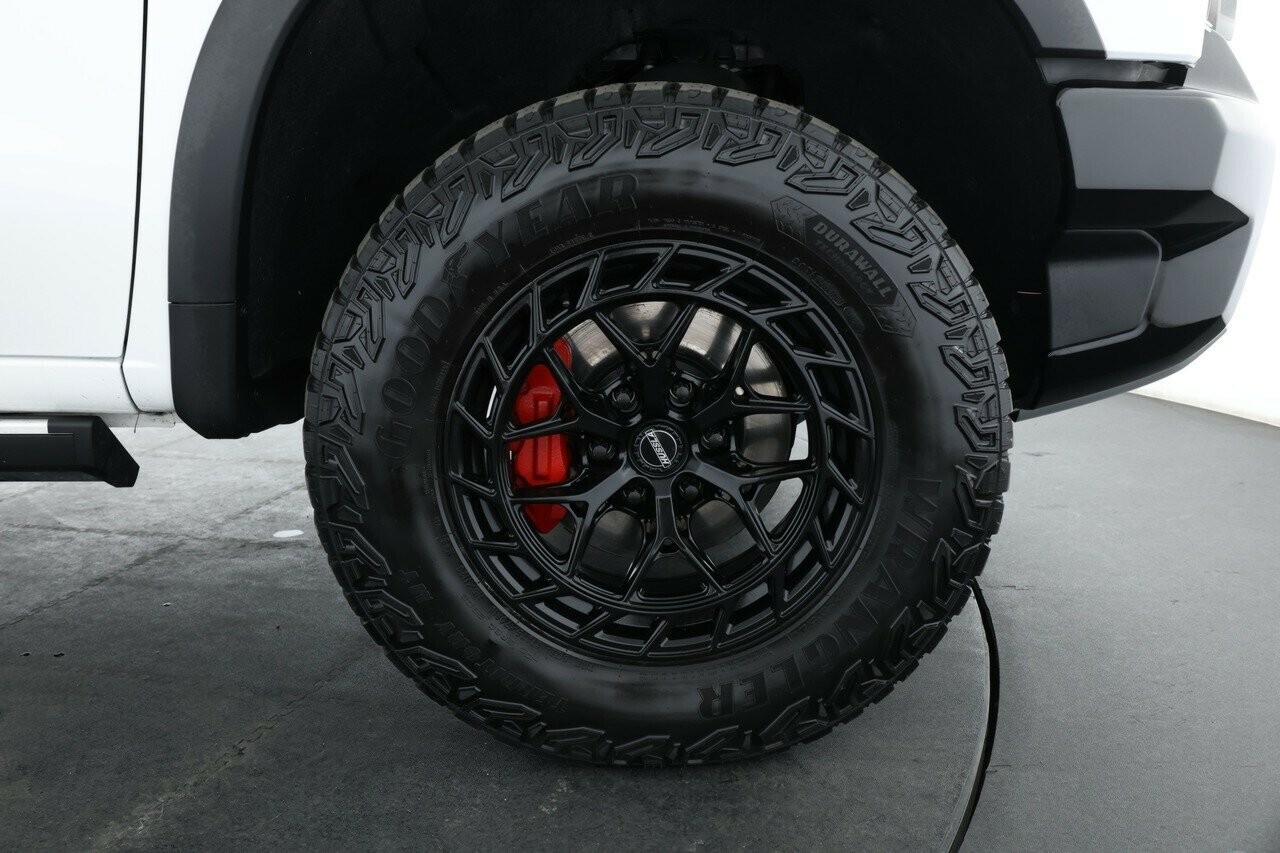 Chevrolet Silverado image 3