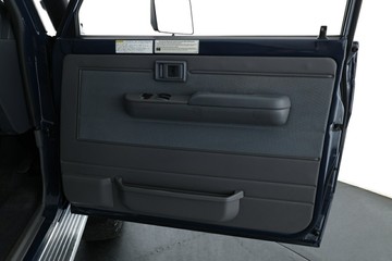 https://vehicle-cdn.autoleague.cloud/30351_61037265_15.jpg