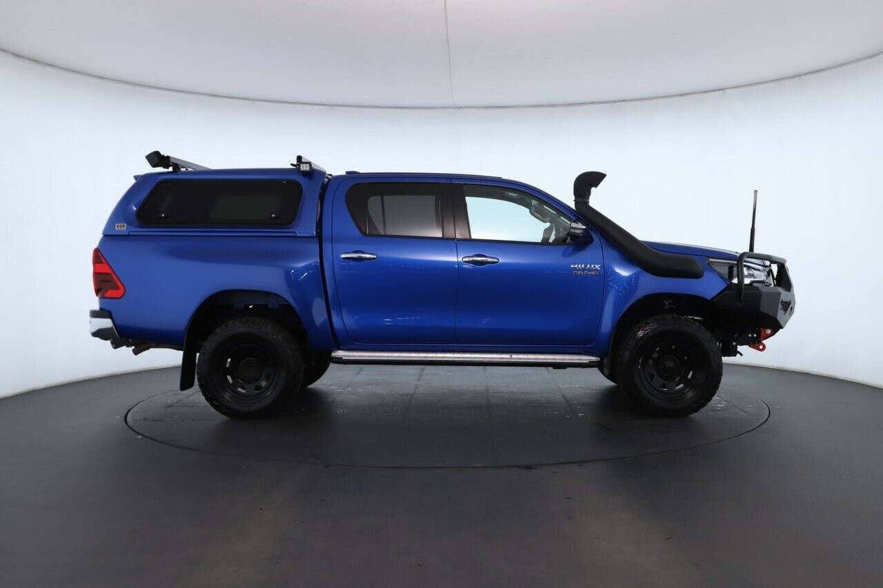 Toyota Hilux image 2