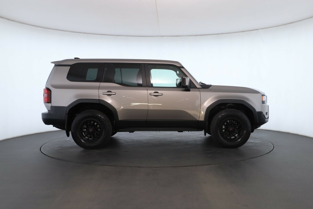 Toyota Landcruiser Prado image 2