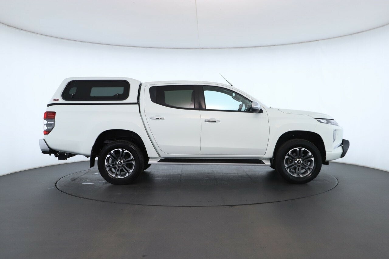 Mitsubishi Triton image 2