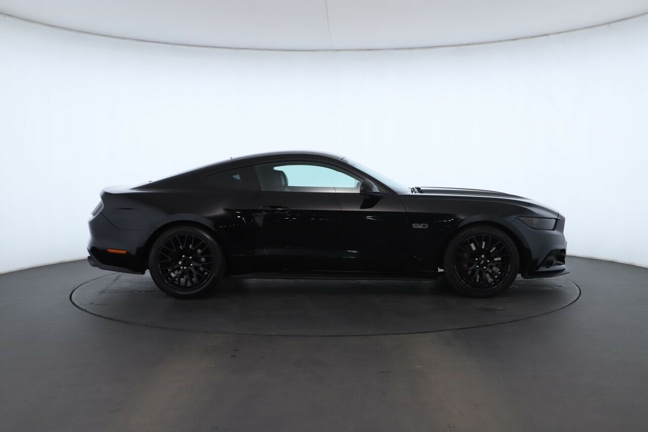 Ford Mustang image 2