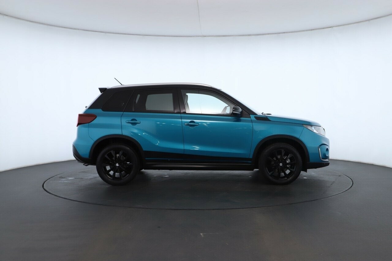 Suzuki Vitara image 2