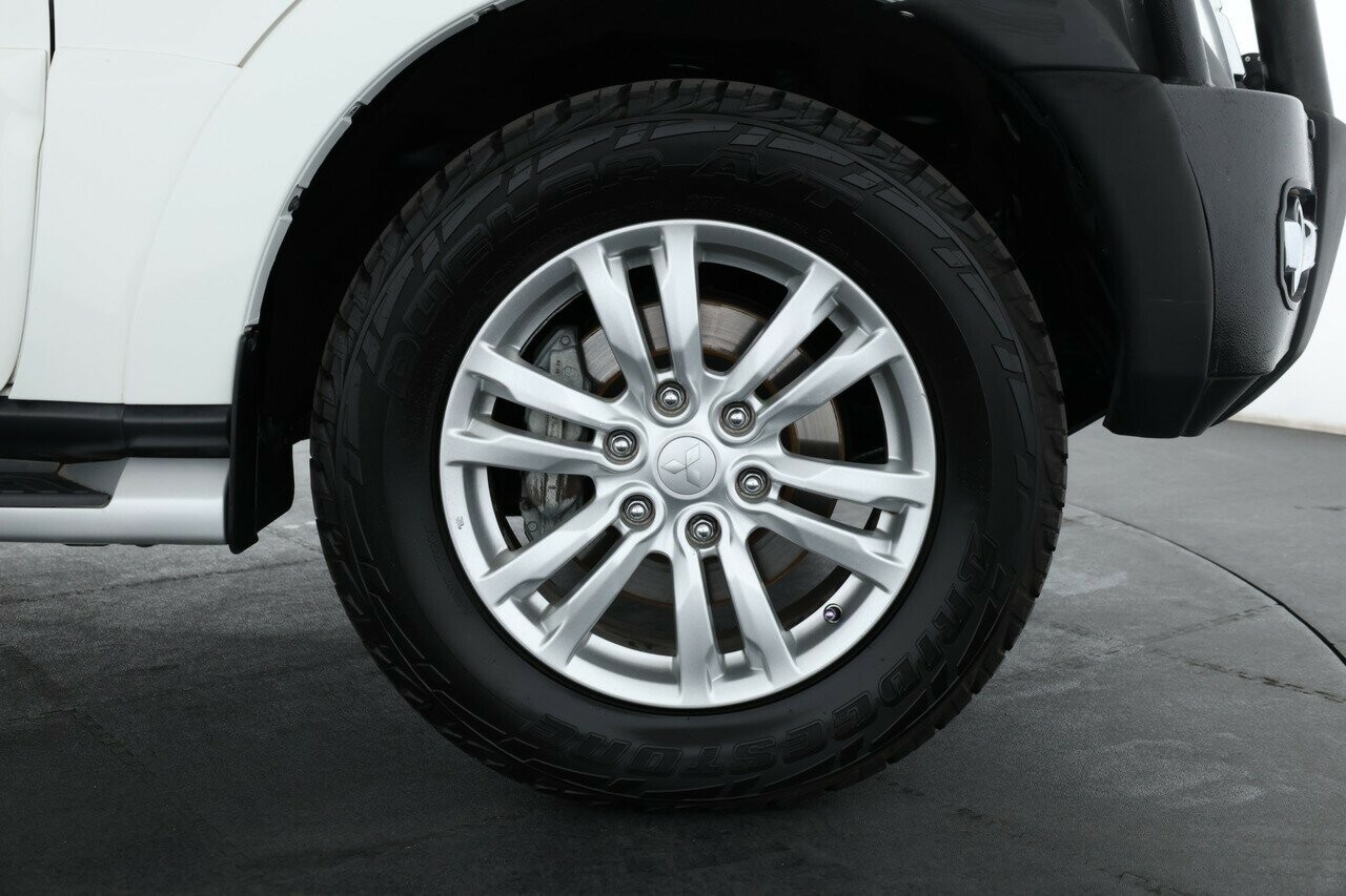 Mitsubishi Pajero image 3