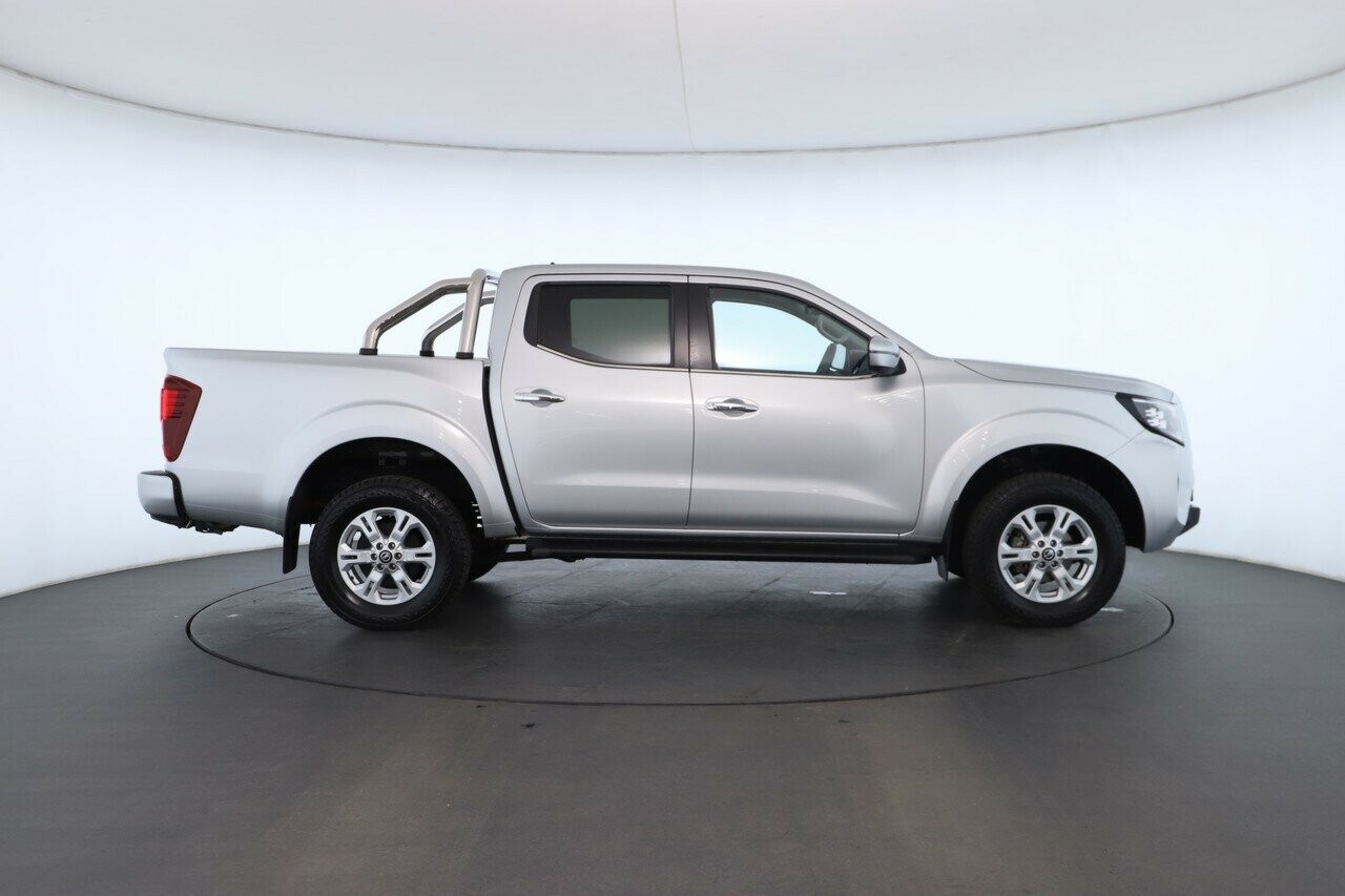 Nissan Navara image 2