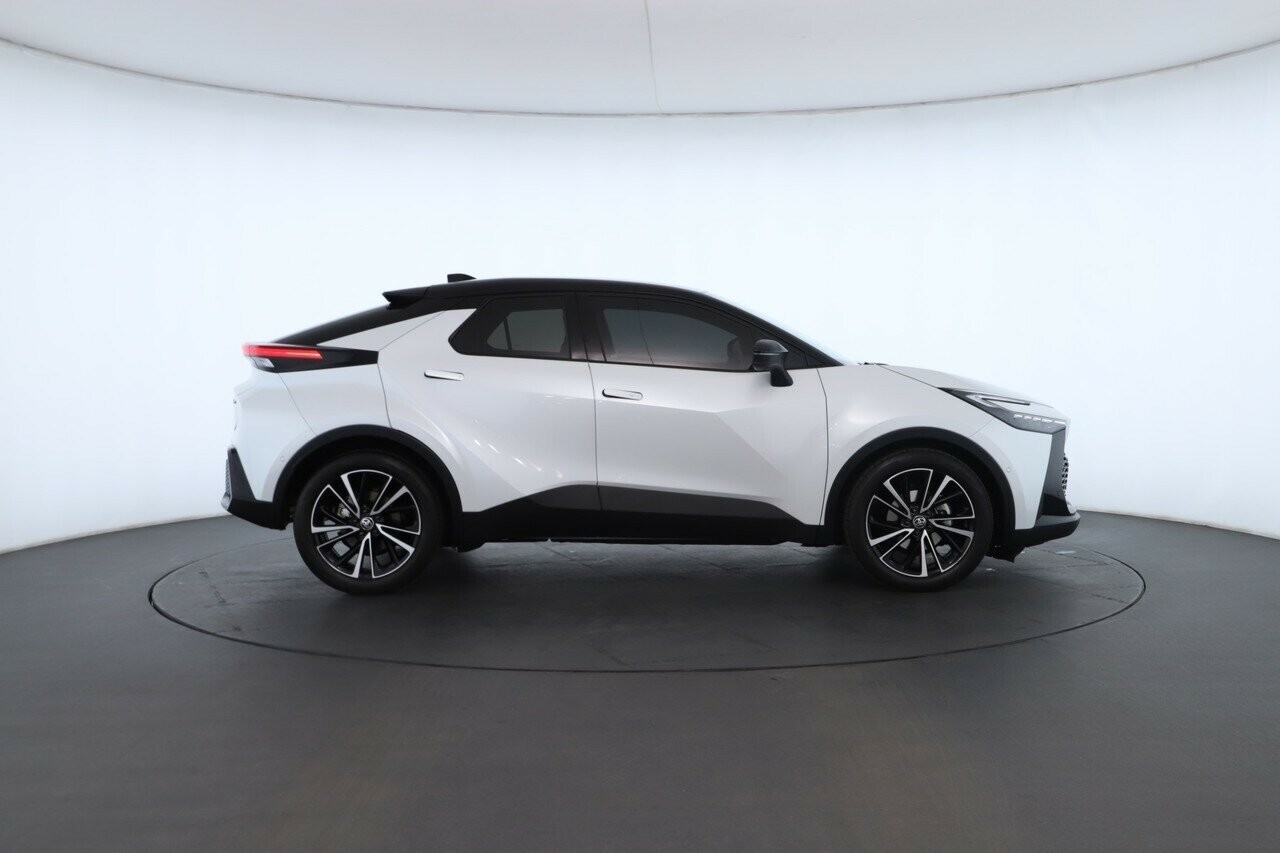 Toyota C-hr image 2