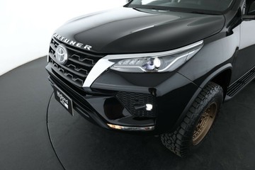https://vehicle-cdn.autoleague.cloud/30351_61037642_10.jpg