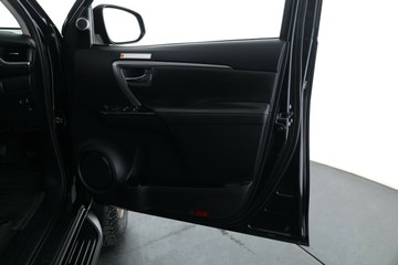 https://vehicle-cdn.autoleague.cloud/30351_61037642_18.jpg