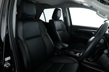 https://vehicle-cdn.autoleague.cloud/30351_61037642_21.jpg