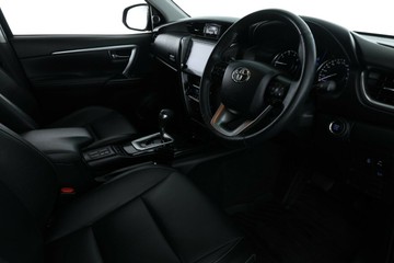 https://vehicle-cdn.autoleague.cloud/30351_61037642_22.jpg