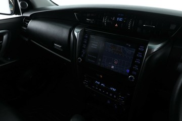 https://vehicle-cdn.autoleague.cloud/30351_61037642_23.jpg